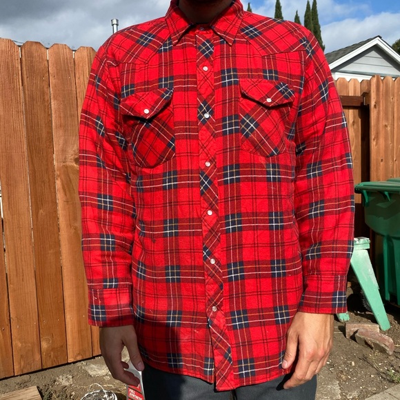 Wrangler button down, plaid, lined jacket - Picture 3 of 16
